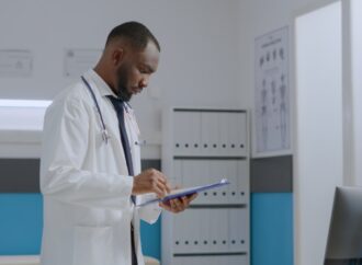 Prescrições médicas dentro das salas cirúrgicas