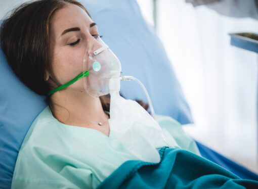 Dom Alvarenga troca tanque de oxigênio