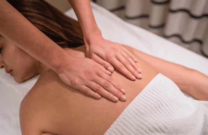 Ação de massoterapia acontece durante o mês de julho