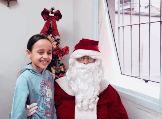 Papai Noel visita a Clínica Infantil em ação especial de Natal